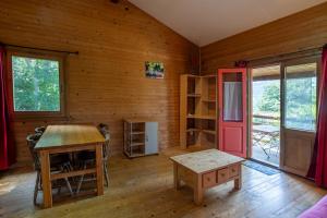 Chalets Chalet Rouge - Piscine Partagee : photos des chambres