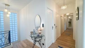 Villas Maison Climatisee 5min Cite Terrasse et Parking AK : photos des chambres