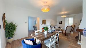 Villas Maison Climatisee 5min Cite Terrasse et Parking AK : photos des chambres