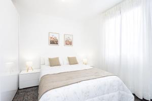 TenoHomes Ocean-View Family Home with Solarium