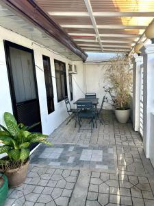 Scarlett Rae Bungalow house with Lake View