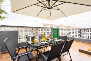 TenoHomes Ocean-View Family Home with Solarium