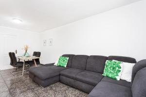 TenoHomes Ocean-View Family Home with Solarium