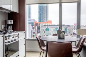 Rincon Hill 1BR w Gym Rooftop Hot Tub nr SV SFO-284