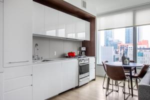 Rincon Hill 1BR w Gym Rooftop Hot Tub nr SV SFO-284