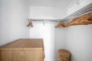 Rincon Hill 1BR w Gym Rooftop Hot Tub nr SV SFO-284