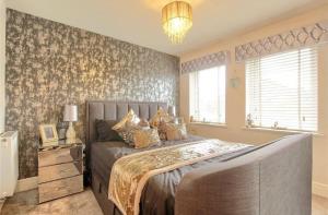 4 Bed modern luxury home