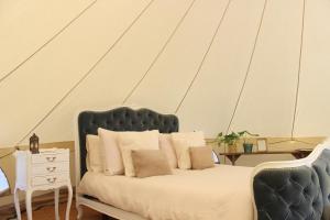 Tentes de luxe Hidden gem! boho glamping tent with pool and hot tub : photos des chambres