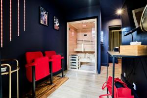 Le Cinema - Les Demeures dAdrien