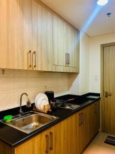 7 Mins from MOA Comfy Stay with Pool View and WiFi