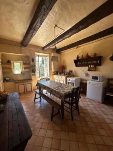 Villa historique à Berrias-et-Casteljau, 350 m² avec piscine privée