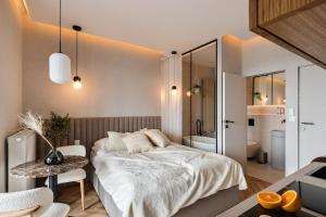 Bathtub and View 21st Floor The WAW Sawa