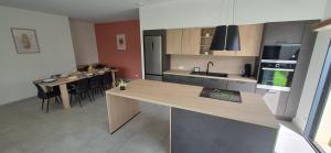 Villa neuve Héméra, 10 couchages, piscine & plage