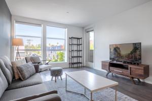 Blueground Beverly Grove rooftop nr Plummer Park LAX-133