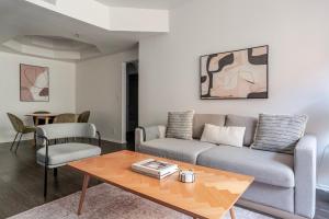 Blueground La Brea rooftop nr La Brea Tar Pits LAX-1377