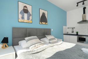 Elegant Very Berry Studios with Parking and Balcony by Noclegi Renters