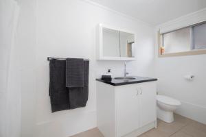 Lake House Studio - A Peaceful Waterfront Hideaway