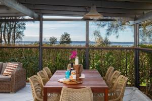 The Lake Haus - Spacious Waterfront Escape with Pool