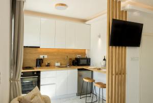 Swan Central Exclusive Suite with Large Balcony