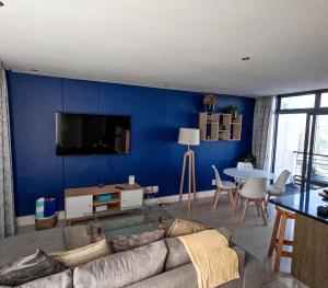 Beachfront Penthouse with balcony and parking