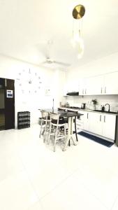 Grand Suite - Modern & Spacious