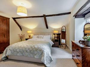 2 Bed in Barnstaple 5mls N 93022