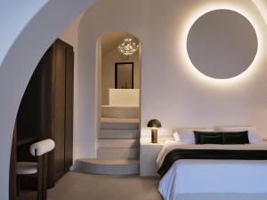 Deluxe Suite with Hot Tub and Caldera View room in Andronis Luxury Suites
