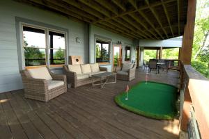 New Heights - Sweeping Mountain Views Await