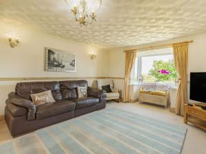 4 Bed in Broad Haven 88331