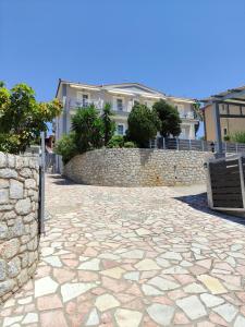 Leonidas apartment with sea view