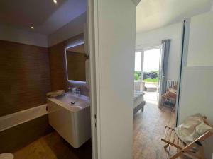 Villas Charming Villa with stunning sea views : photos des chambres