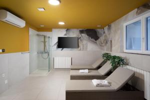 Villa Isla Verde for 10 people with private pool & sauna only 10 meters from the sea