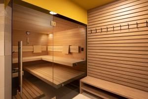 Villa Isla Verde for 10 people with private pool & sauna only 10 meters from the sea