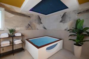 Villa Isla Verde for 10 people with private pool & sauna only 10 meters from the sea