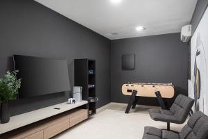 Villa Isla Verde for 10 people with private pool & sauna only 10 meters from the sea