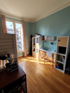 Appartements Haussmann-style flat with Montmartre view : photos des chambres