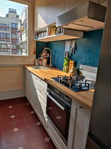 Appartements Haussmann-style flat with Montmartre view : photos des chambres