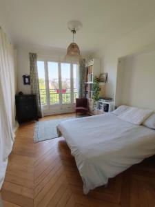 Appartements Haussmann-style flat with Montmartre view : photos des chambres