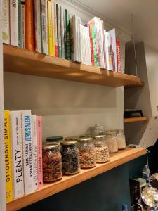 Appartements Haussmann-style flat with Montmartre view : photos des chambres