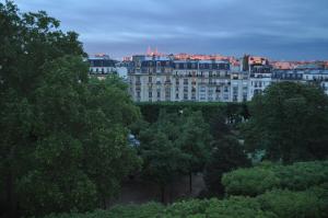 Appartements Haussmann-style flat with Montmartre view : photos des chambres