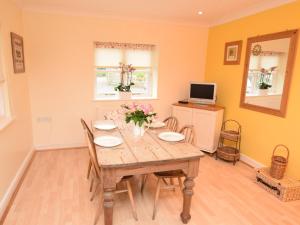 2 Bed in Sherborne 53673
