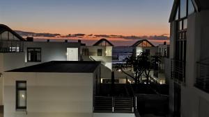 Beachfront Penthouse with balcony and parking
