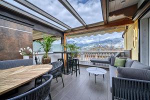City CENTRAL Apartment - Attico Porto Brenzone -lakefront rooftop terrace