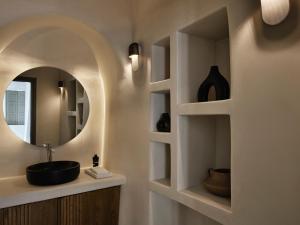Premiere Suite with Caldera View room in Andronis Luxury Suites