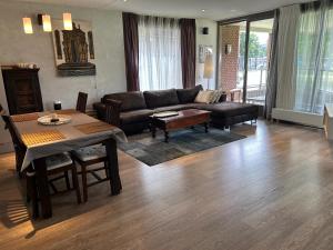 Lounge Park Apartment