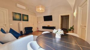 Cozy Colosseum 2BR-2BA Family Home