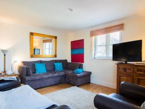 2 Bed in West Bay DC015