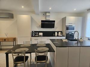 Maisons de vacances Maison Parenthese Prestige Tours Centre : photos des chambres