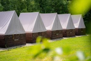 Stylový kemp pro skupinu v horách u koní - Omega