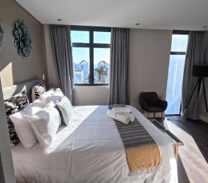 Beachfront Penthouse with balcony and parking